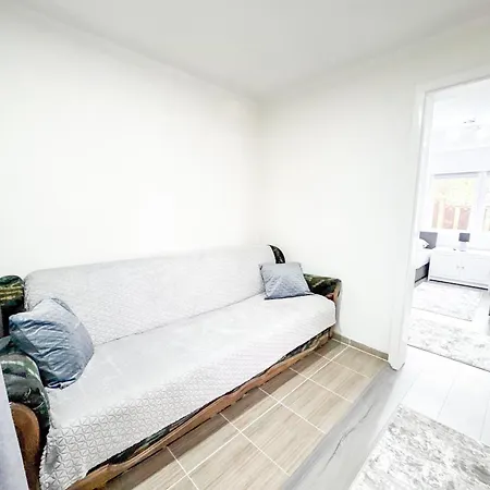 K&s Bistrik - Private Parking Daire